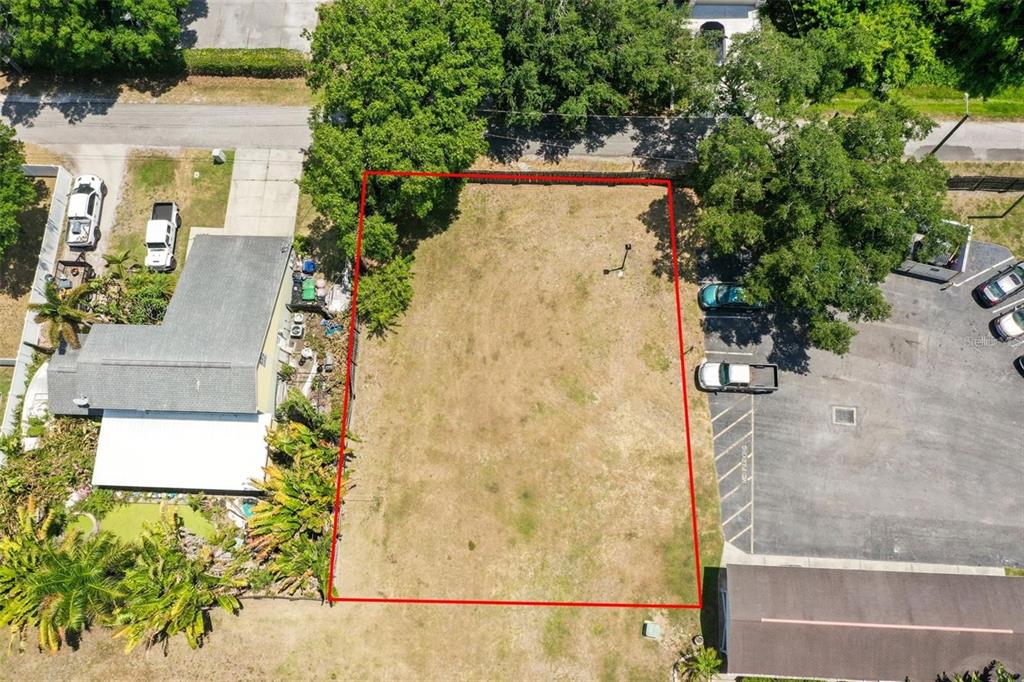 An aerial view shows a rectangular vacant lot outlined in red between two existing properties — 3348 W HIDDEN HAVEN COURT, TAMPA, FL