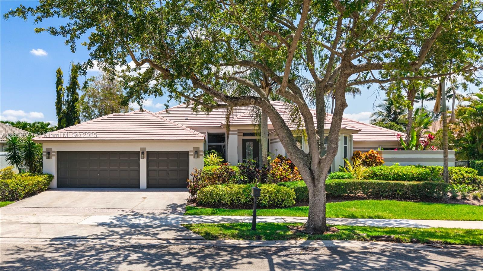 2690 Meadowood Dr, Weston FL 33332