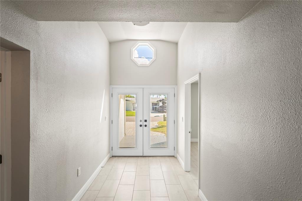 516 CRYSTAL DRIVE, MADEIRA BEACH, FL — photo 3 of 22