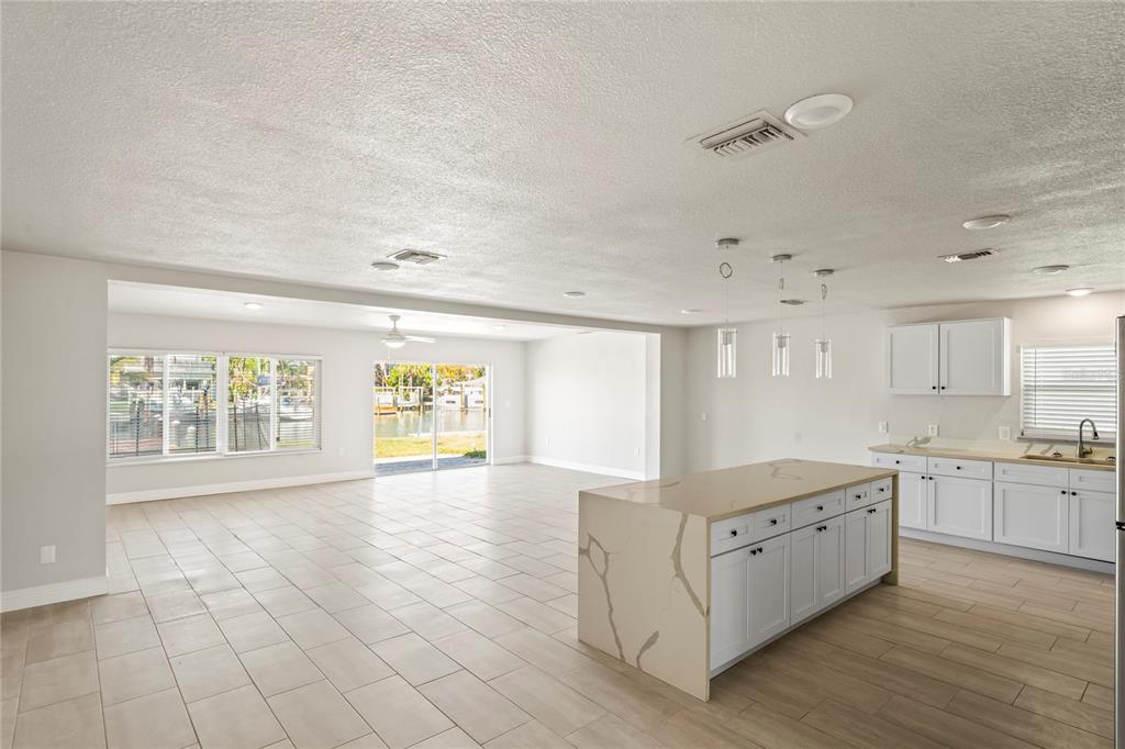 516 CRYSTAL DRIVE, MADEIRA BEACH, FL — photo 4 of 22
