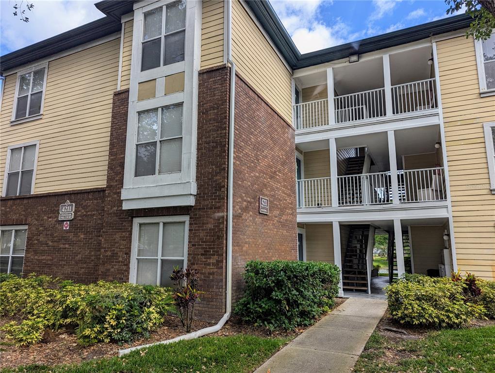 4211 CHATHAM OAK COURT UNIT 111