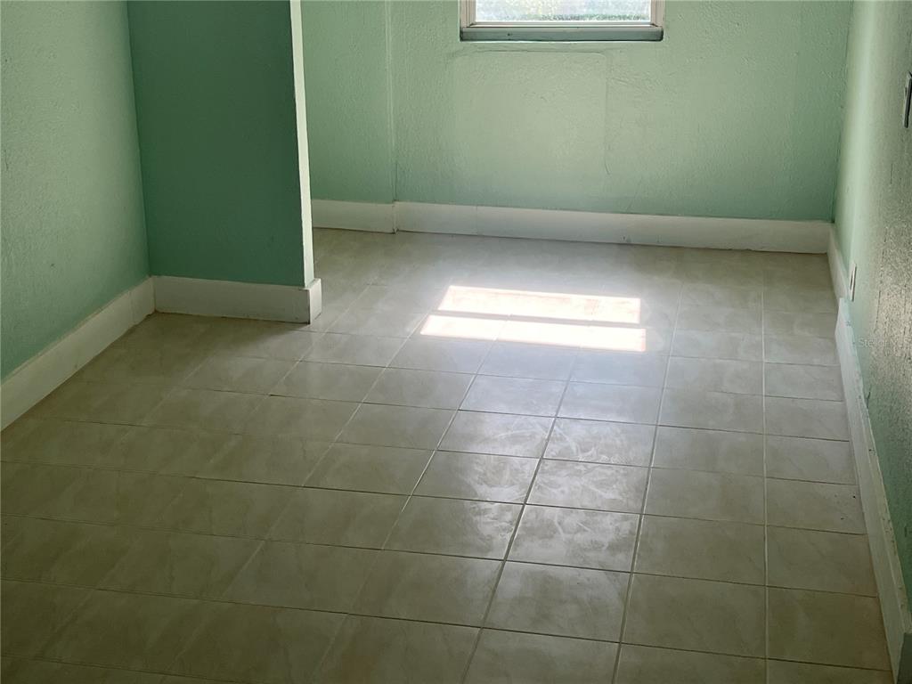 2002 E 33RD AVENUE, TAMPA, FL — photo 4 of 18