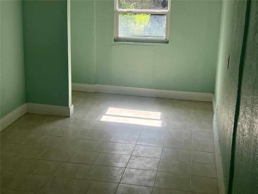 2002 E 33RD AVENUE, TAMPA, FL — photo 5 of 18