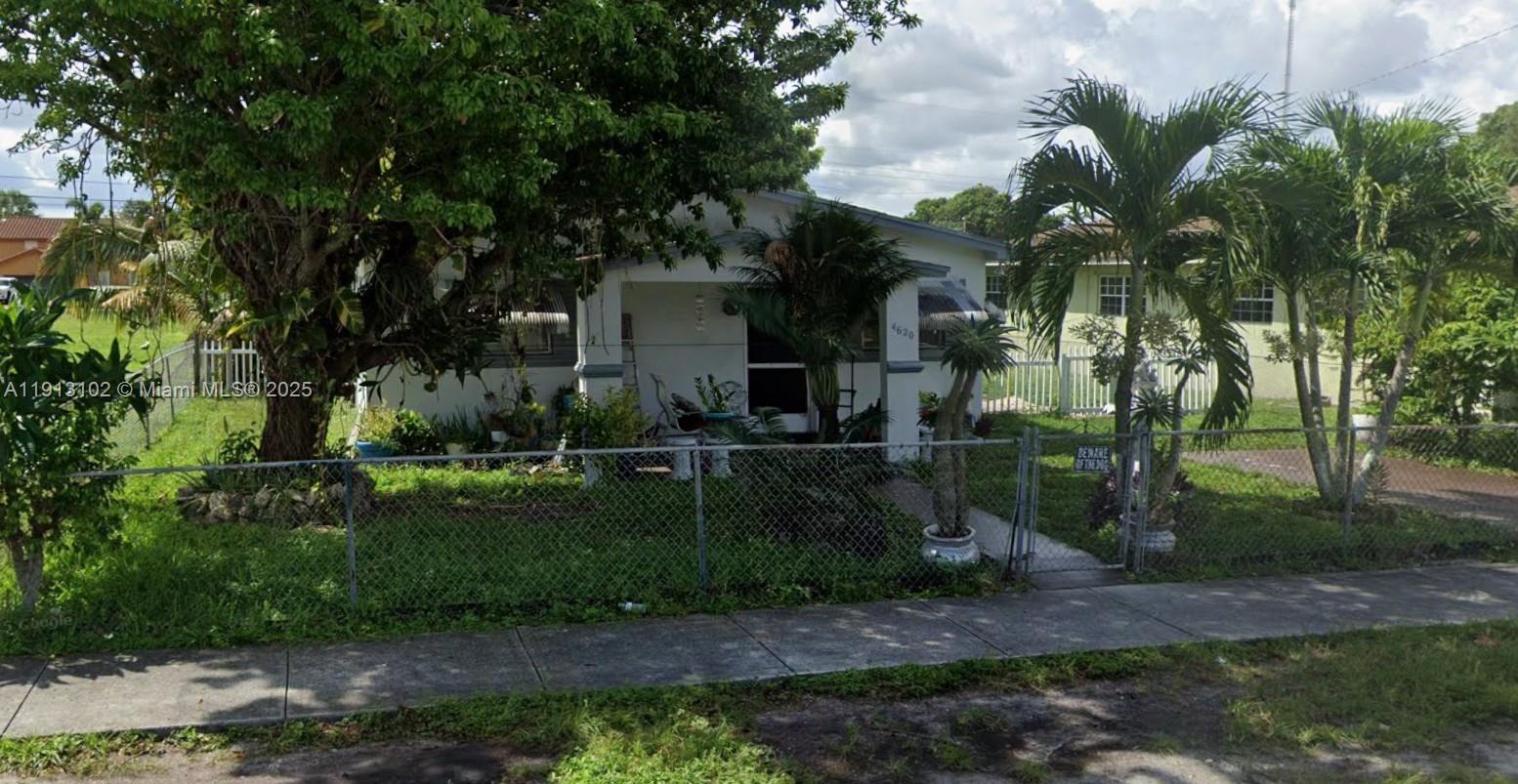 4620 SW 26th St, West Park FL 33023
