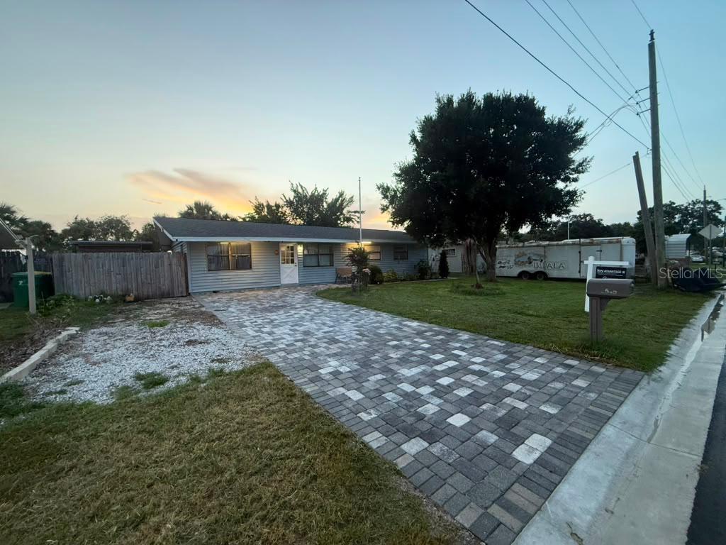 2545 STRATFORD DRIVE