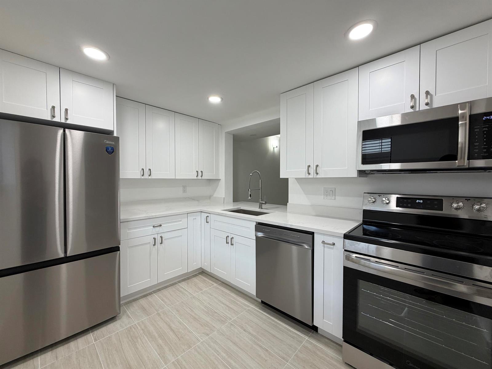 5220 Las Verdes Circle # 317, Delray Beach FL 33484