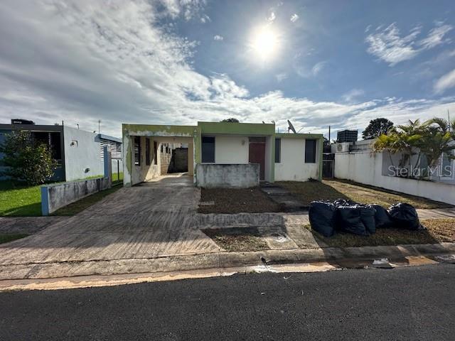 J8 Calle Caobo URB. LOS LLANOS