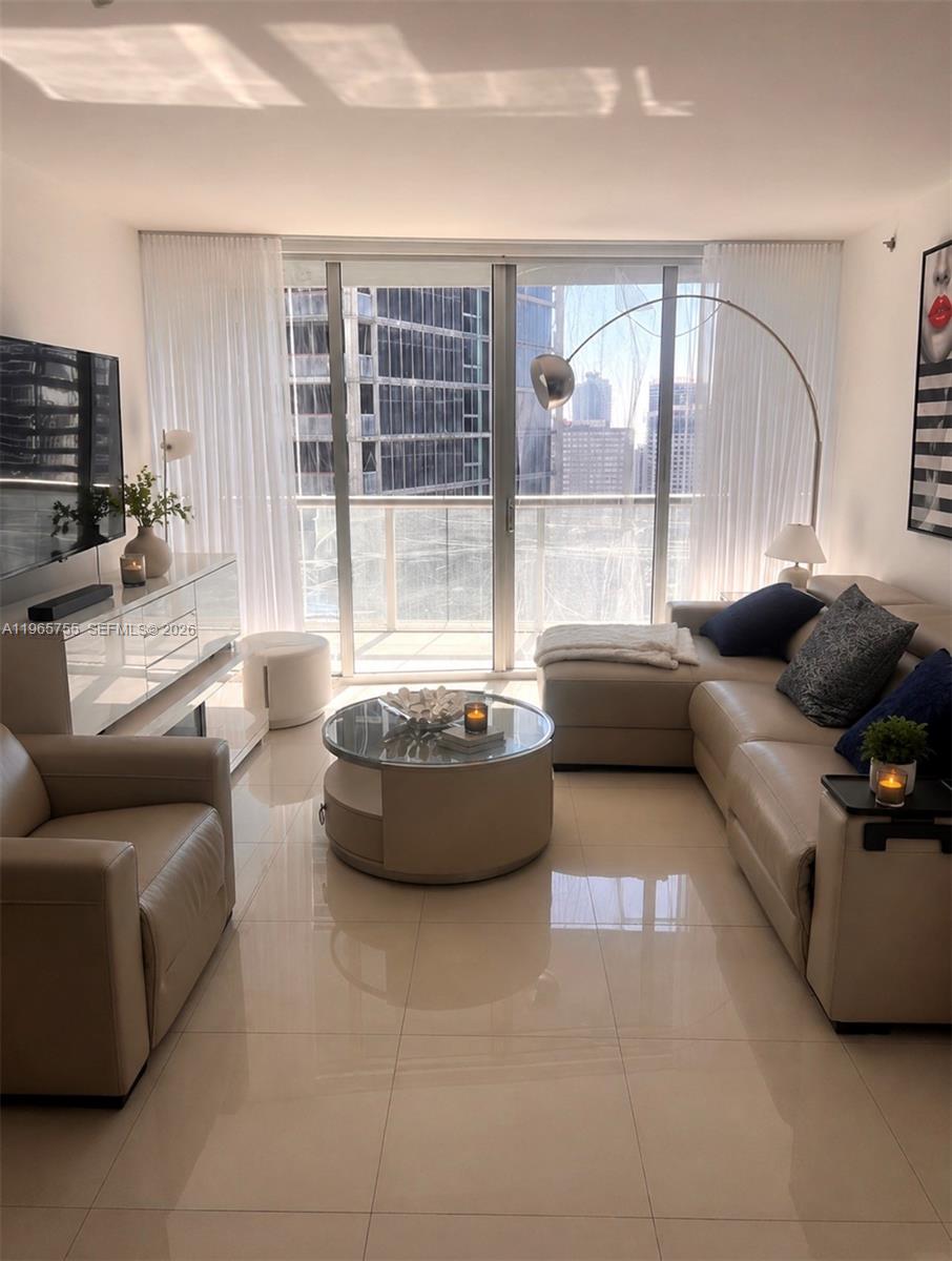 475 Brickell Ave # 3613, Miami FL 33131