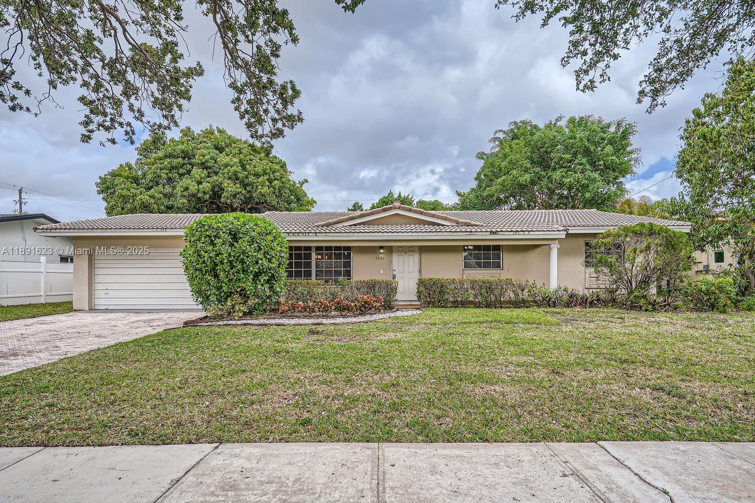 7301 NW 11th St, Plantation FL 33313