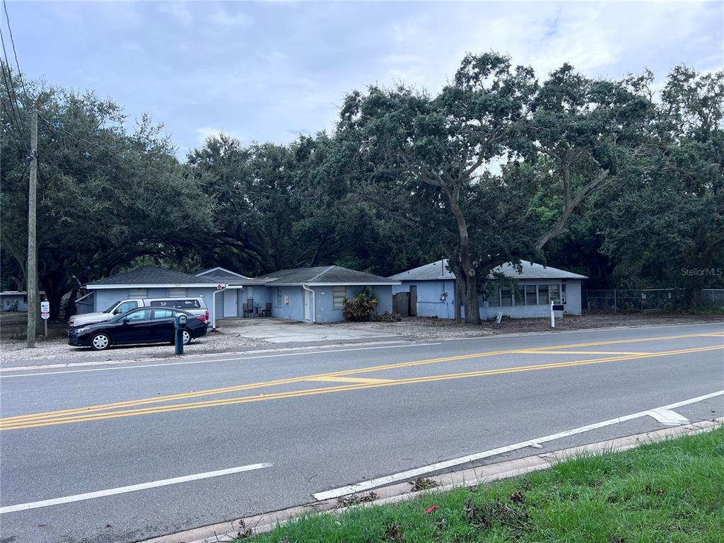 1302 SUNSET PT RD, CLEARWATER, FL — photo 3 of 9