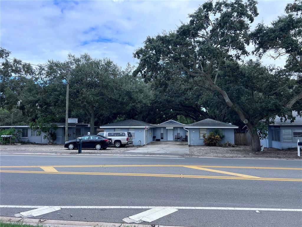 1302 SUNSET PT RD, CLEARWATER, FL — photo 4 of 9
