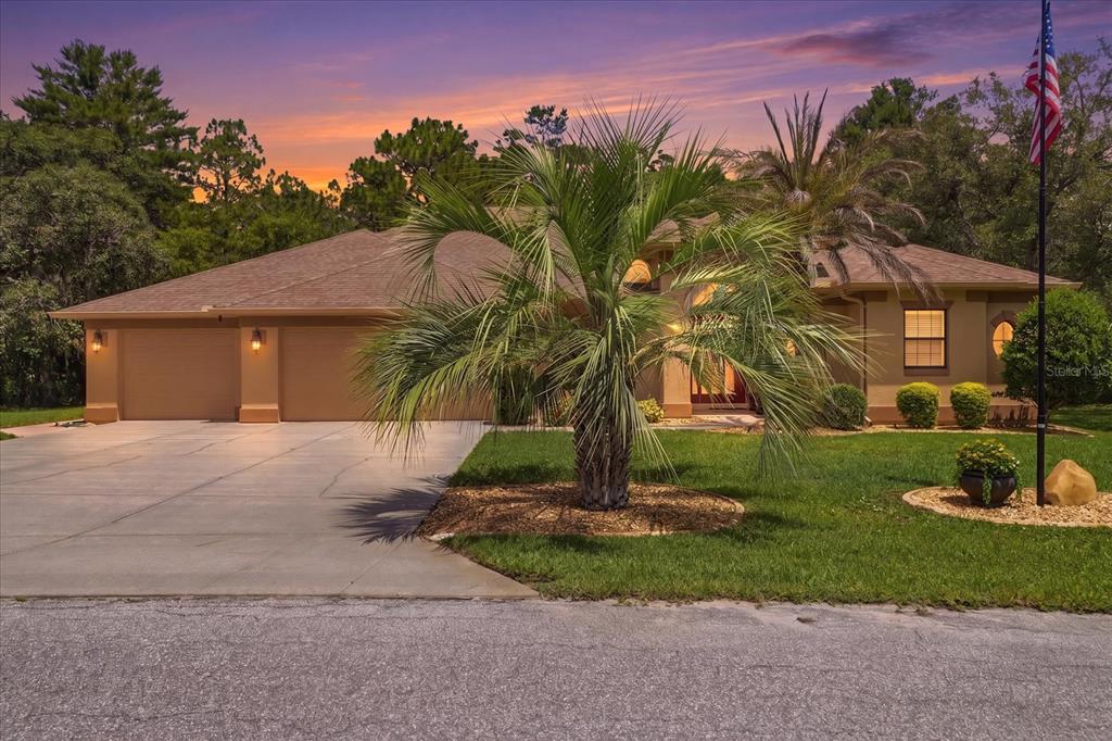 6 HEUCHERA COURT W