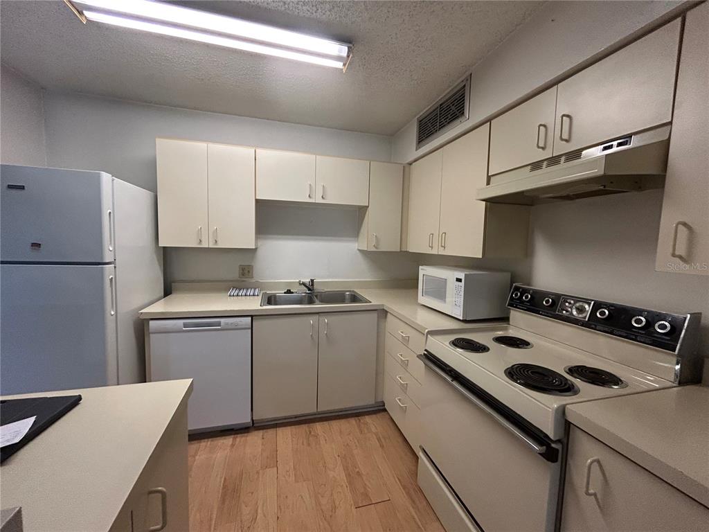 An open door reveals a small, empty closet with light wood flooring — 380 LAKEPOINTE DRIVE UNIT 202, ALTAMONTE SPRINGS, FL