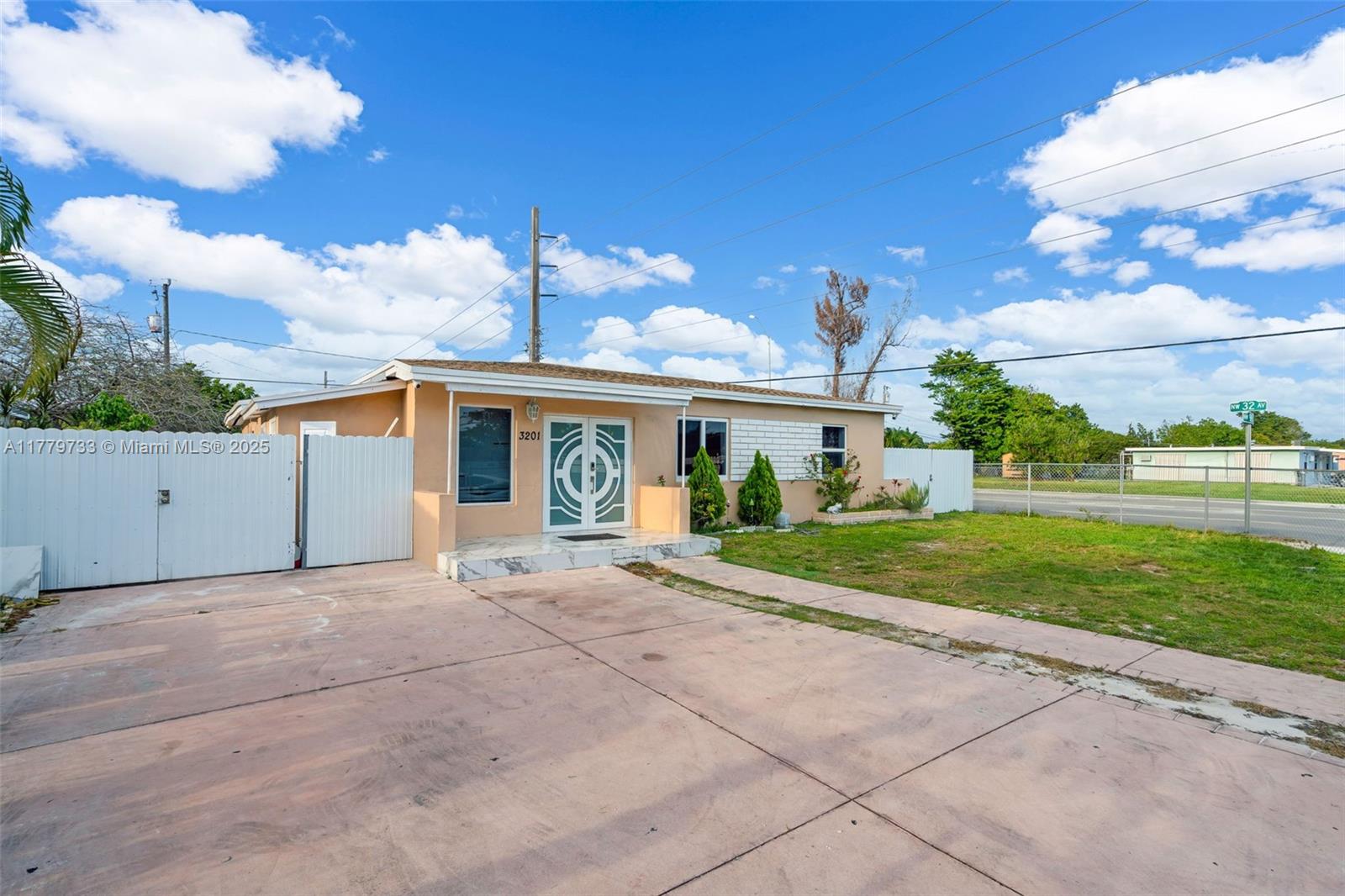 3201 NW 98th St, Miami FL 33147