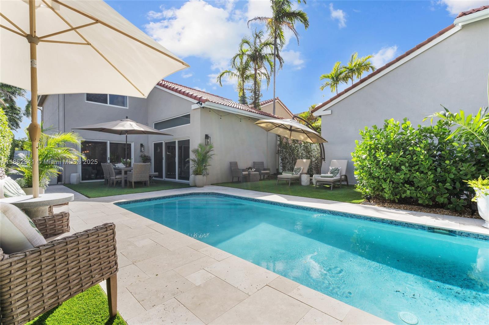 1105 Pin Oak St, Hollywood FL 33019