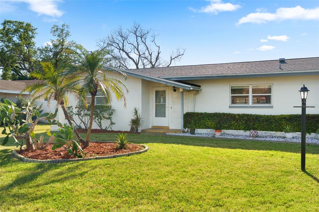 1768 HARBOR CIRCLE E, LARGO, FL — photo 2 of 30