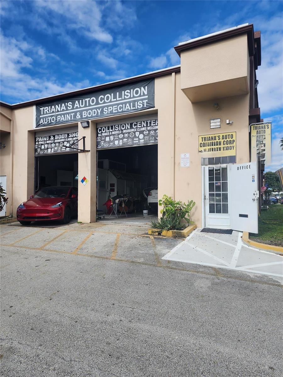 DAVIE, FL — photo 2 of 27