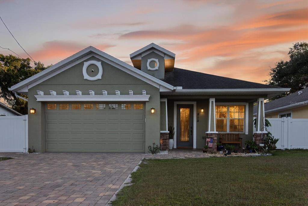 812 W COUNTRY CLUB DR