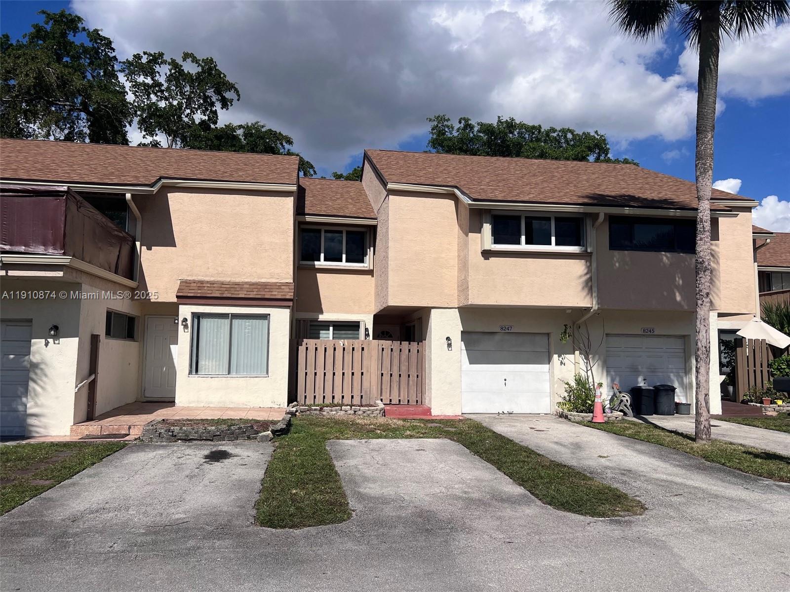 8247 NW 8th Pl, Plantation FL 33324