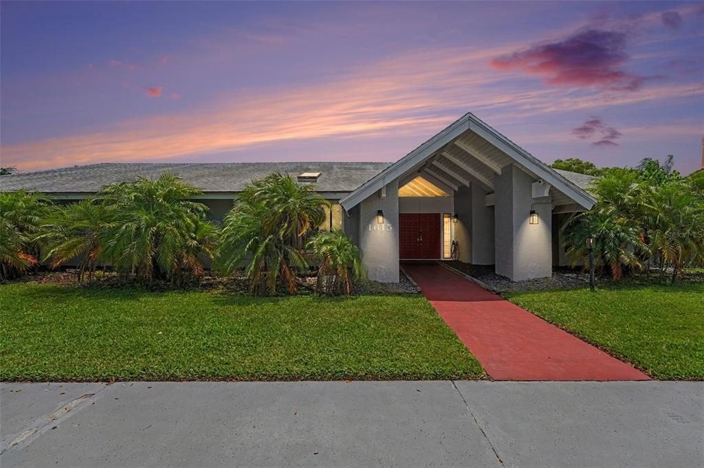 1615 SAINT PAULS DRIVE