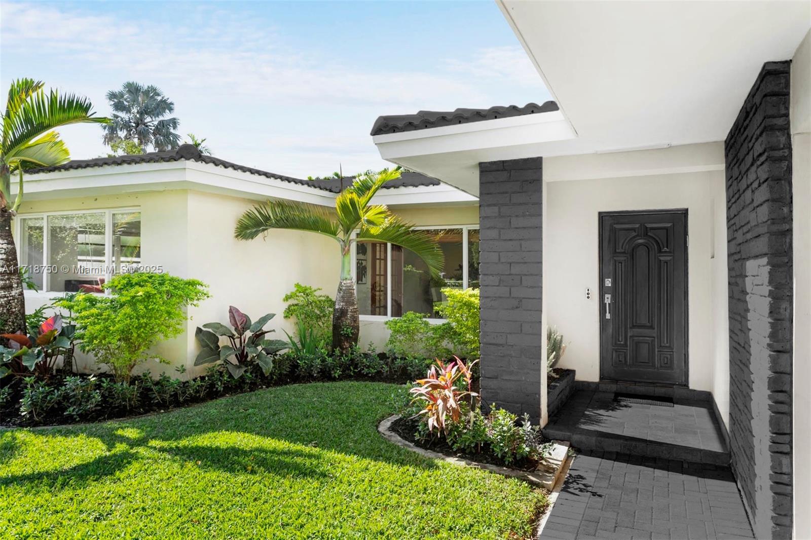 6140 Pine Tree Drive, Miami Beach FL 33140