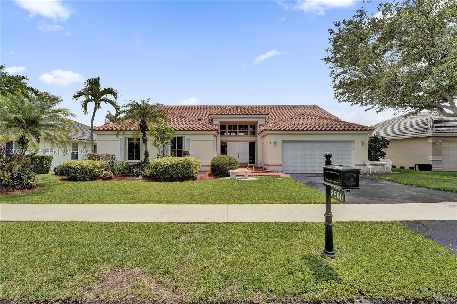 8860 Southern Orchard Rd S, Davie FL 33328