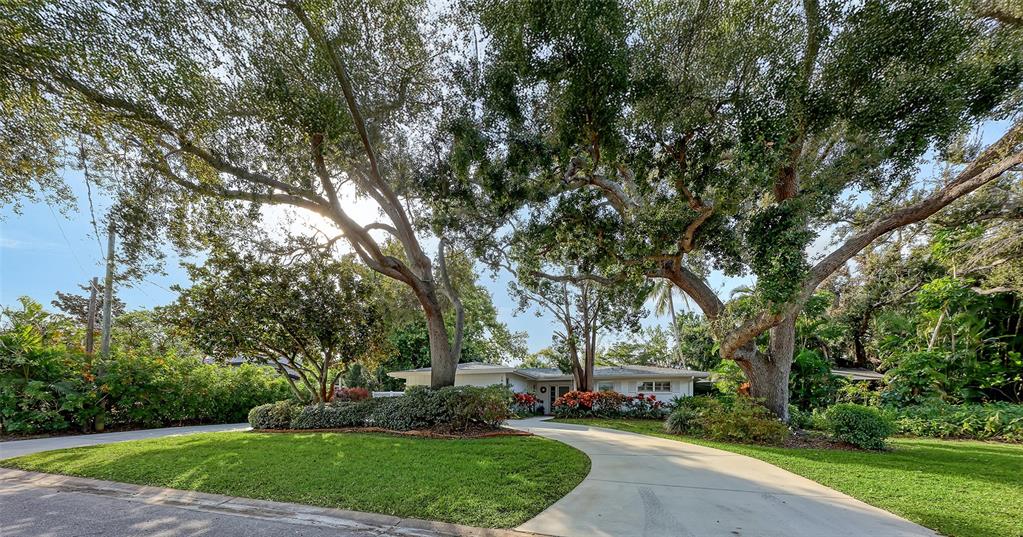 1672 SHORELAND DRIVE
