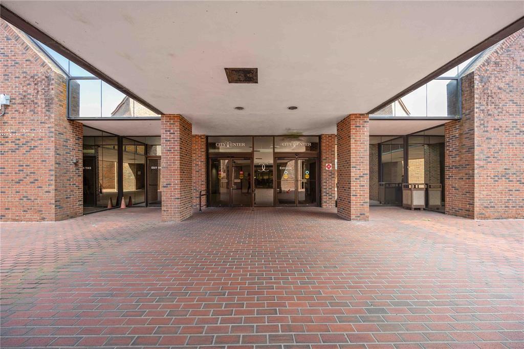 A brick-paved driveway leads to the glass-fronted entrance of a brick commercial building — 1620 TAMIAMI TRAIL, PORT CHARLOTTE, FL