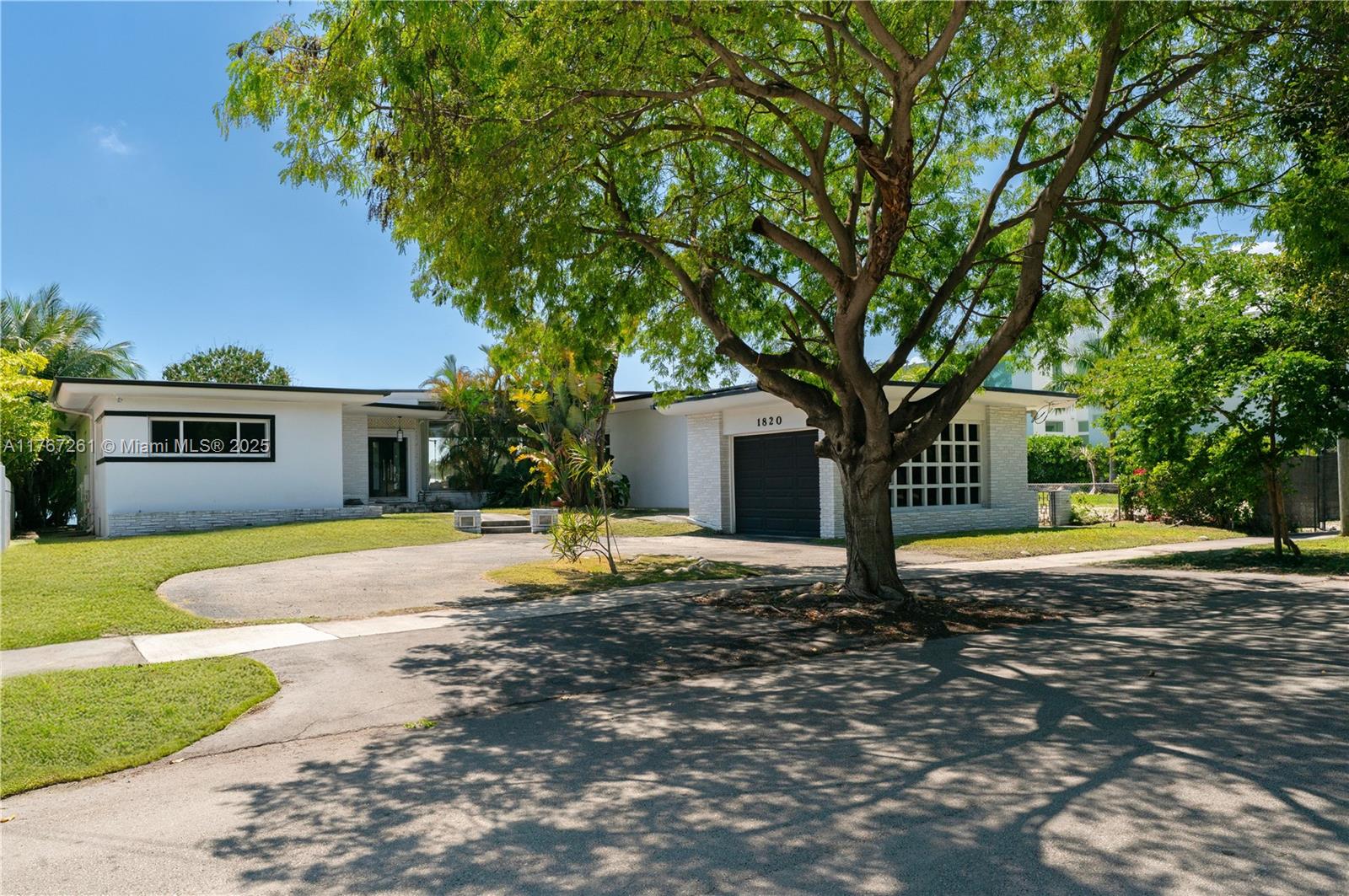1820 Daytonia Rd, Miami Beach FL 33141