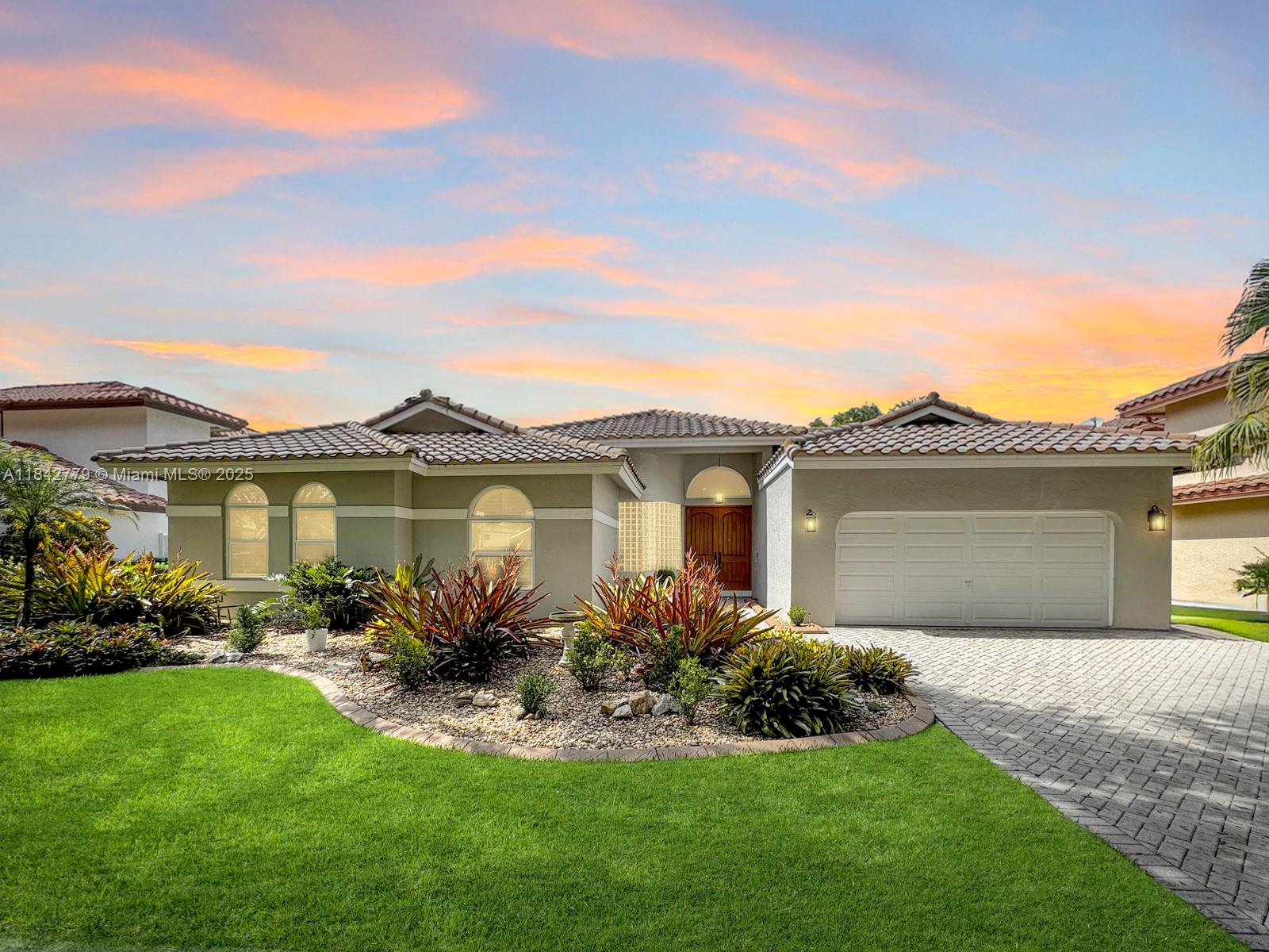 10621 Paris St, Cooper City FL 33026