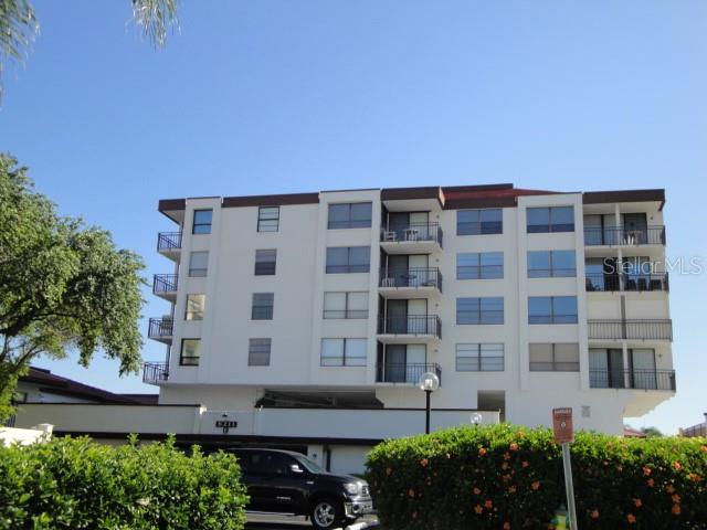 6211 SUN BOULEVARD UNIT 306