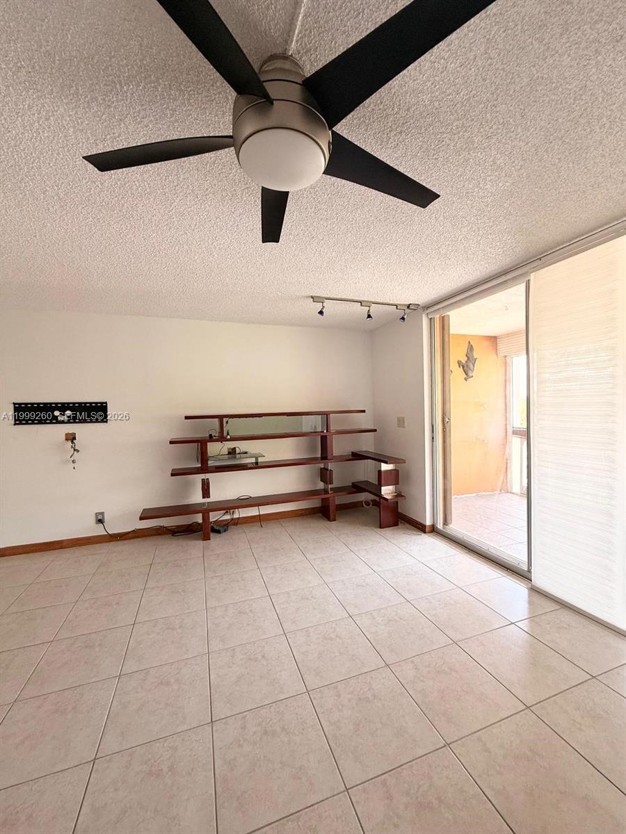 HALLANDALE BEACH, FL — photo 4 of 30