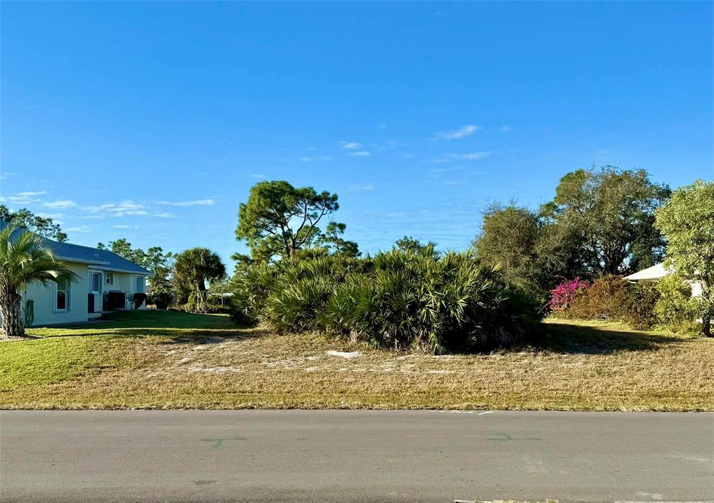 114 TOURNAMENT ROAD, ROTONDA WEST, FL — photo 2 of 3