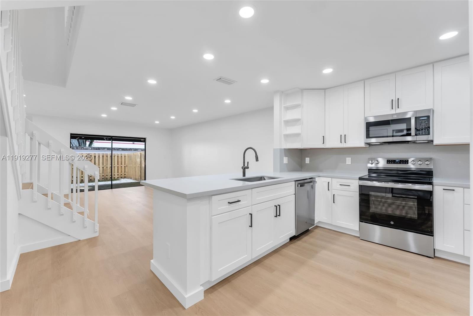 10512 NW 3rd St, Pembroke Pines FL 33026