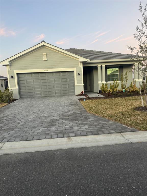 7809 LAKES EDGE LANE