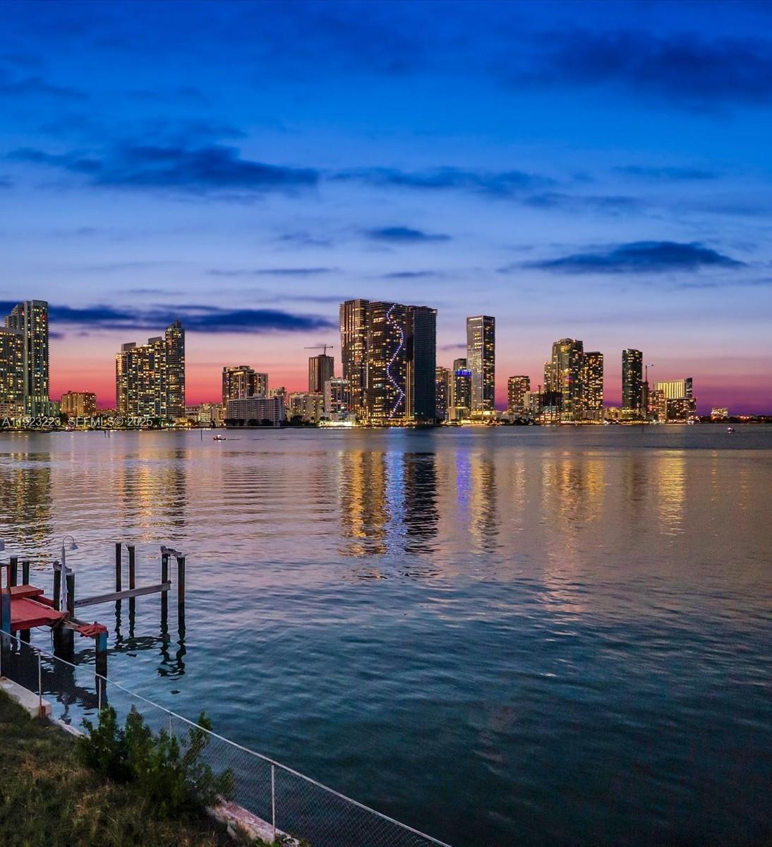 851 N Venetian Dr, Miami FL 33139