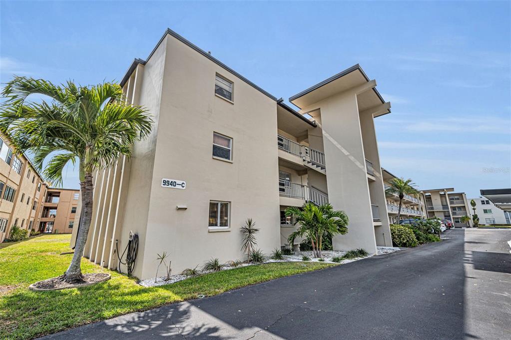 9940 47TH AVENUE N UNIT 105