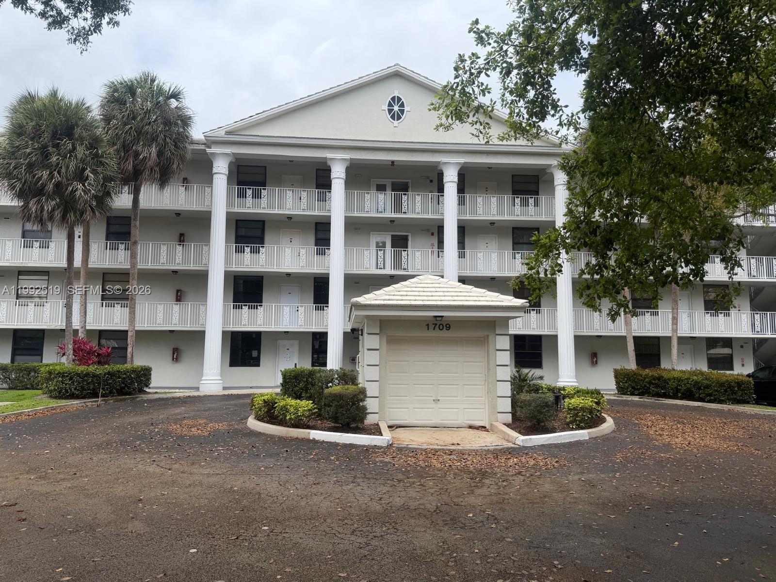 1709 Whitehall Dr # 103, Davie FL 33324