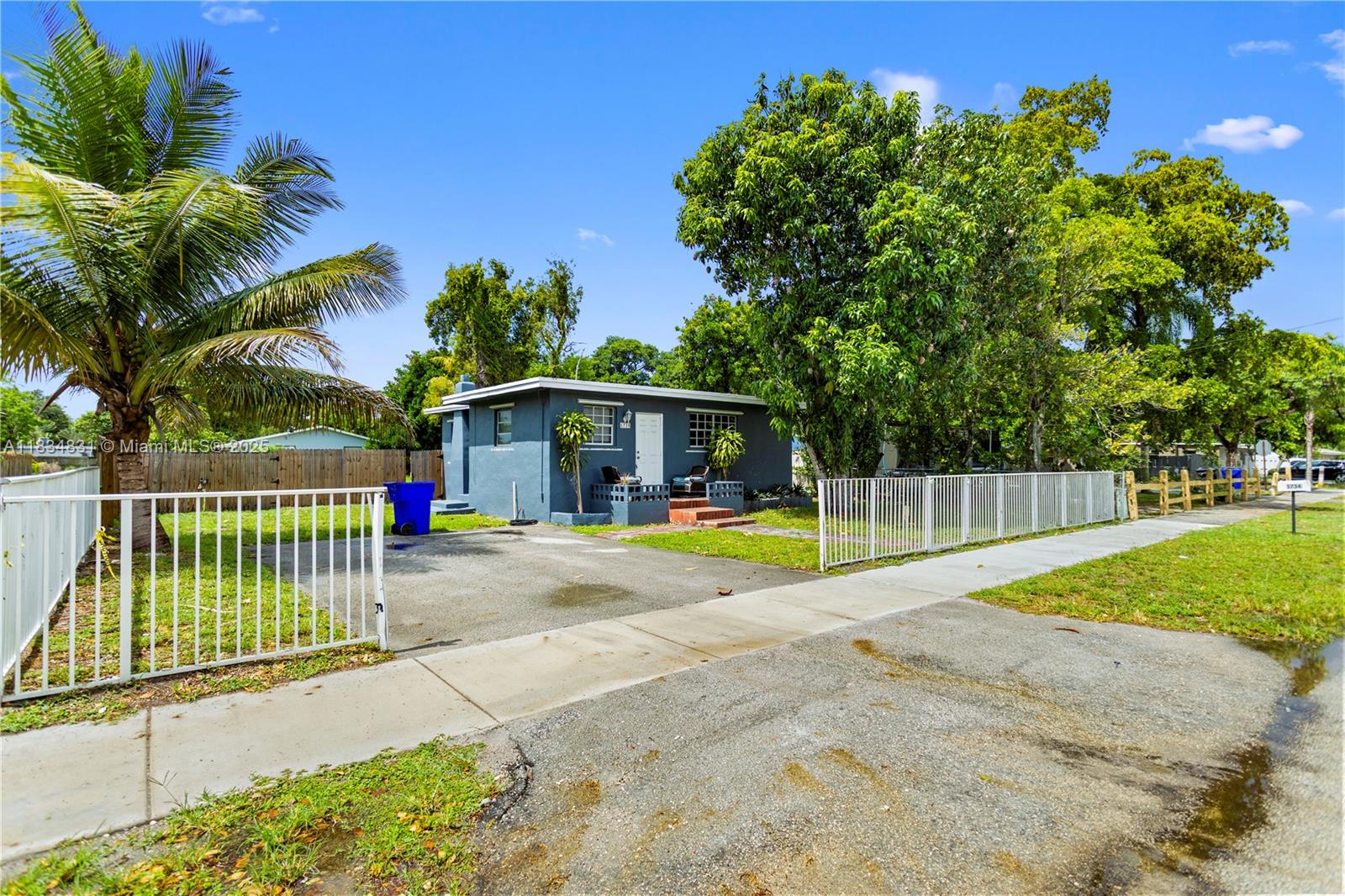 5734 Mckinley St, Hollywood FL 33021