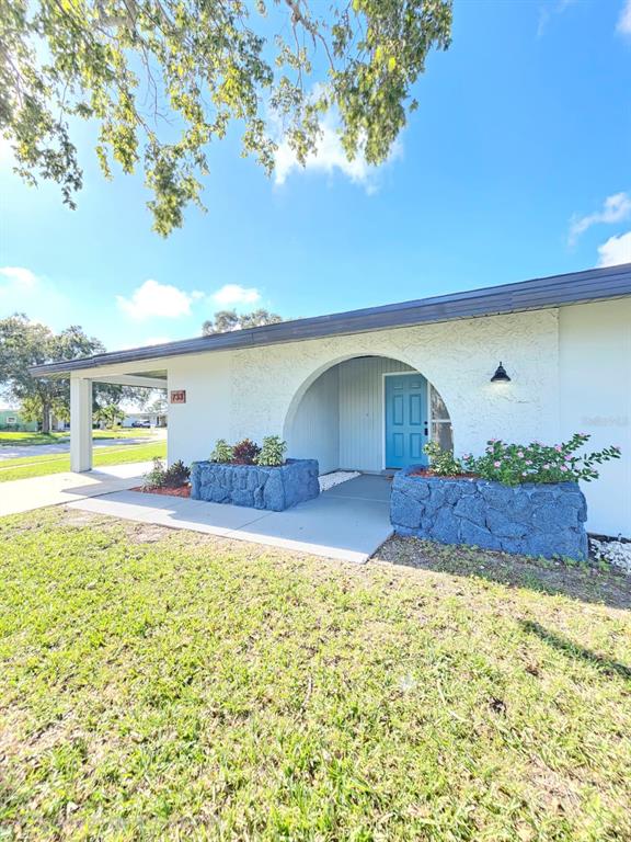733 BIANCA DRIVE NE