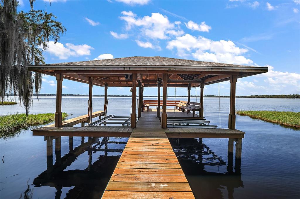 1261 W LAKESHORE DRIVE