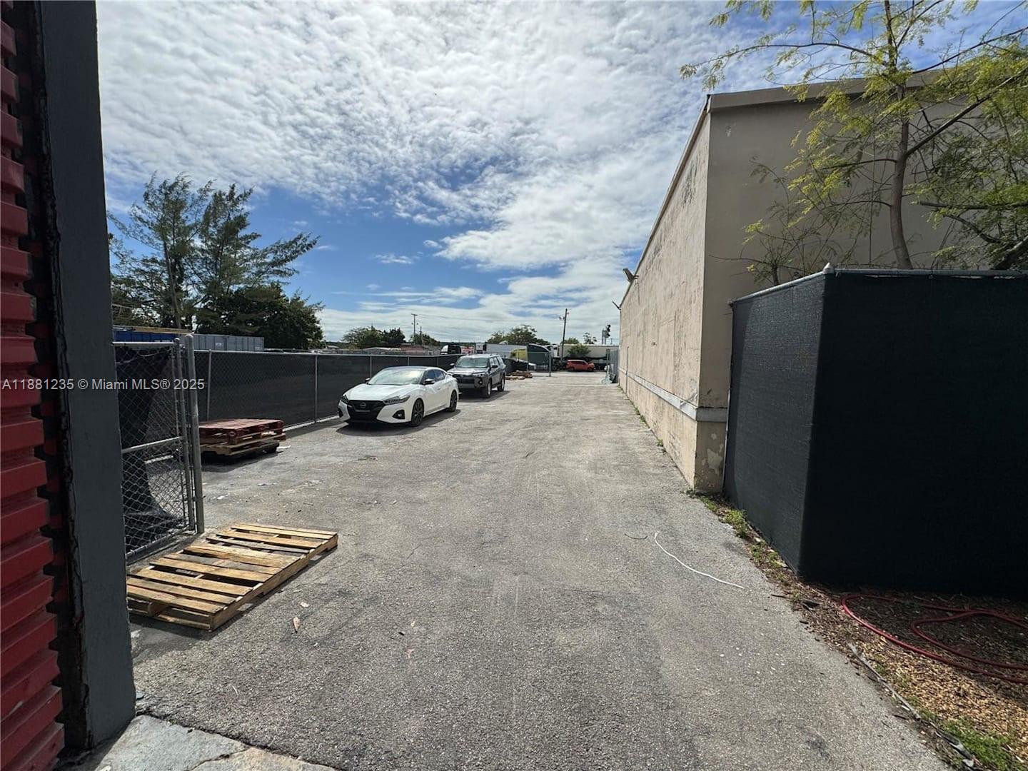 MIAMI, FL — photo 3 of 10