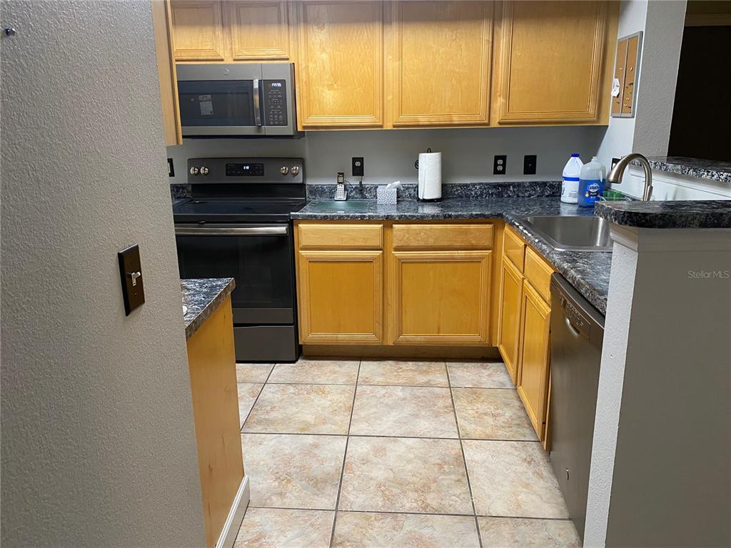 1010 VILLAGIO CIRCLE UNIT 106, SARASOTA, FL — photo 3 of 9