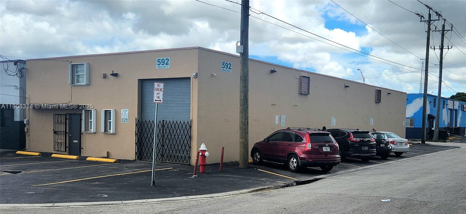 592 W 28th St, Hialeah FL 33010