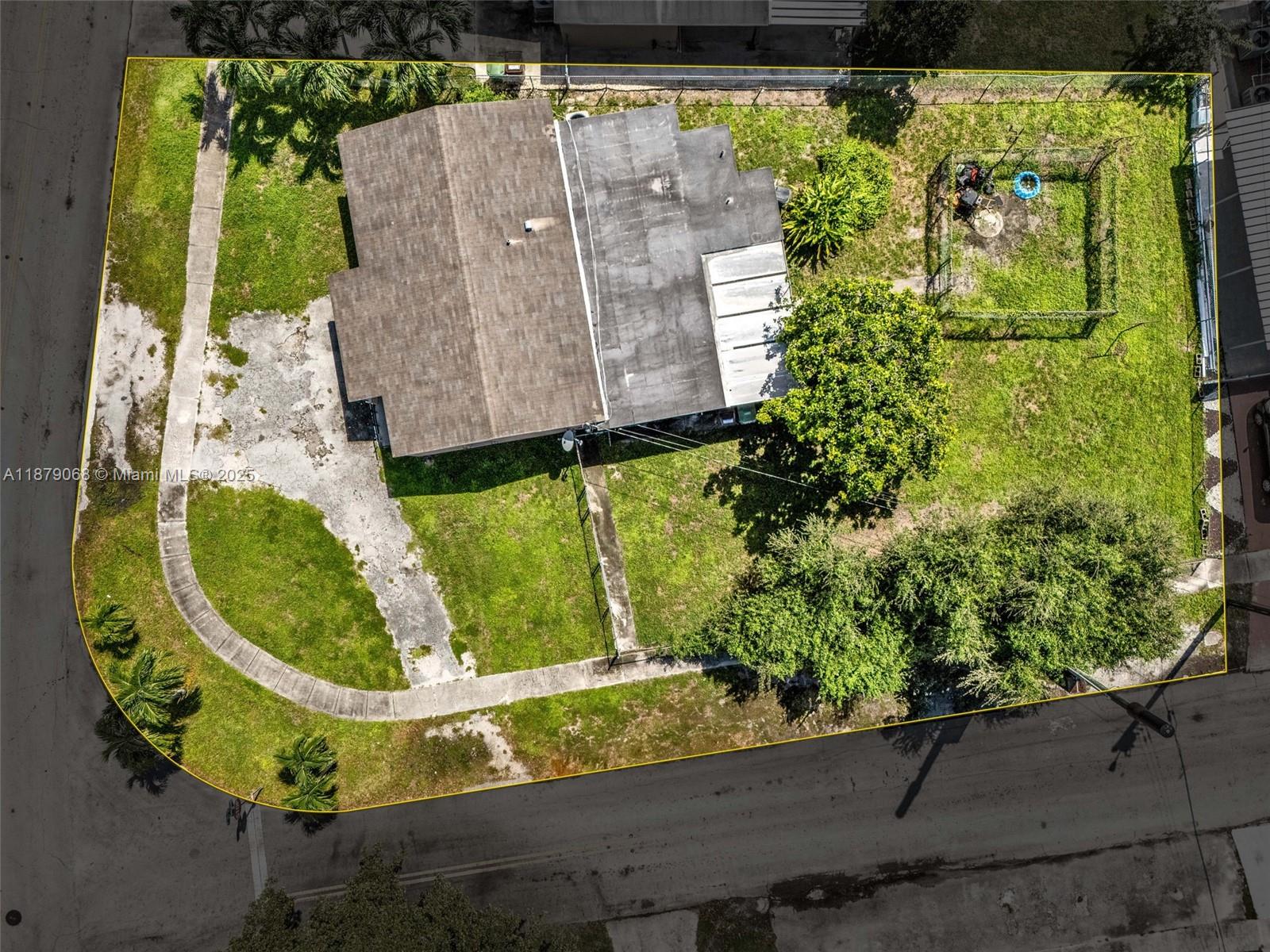 870 E 39th Pl, Hialeah FL 33013