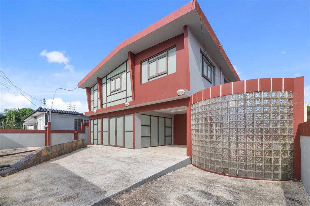 Urb. El Laurel 521 PASEO ZUMBADOR COTO LAUREL