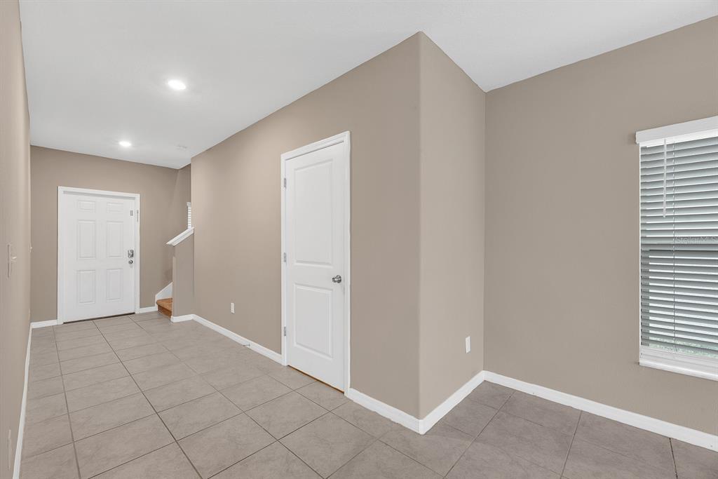 16630 KINGMAN REEF STREET, WIMAUMA, FL — photo 4 of 30