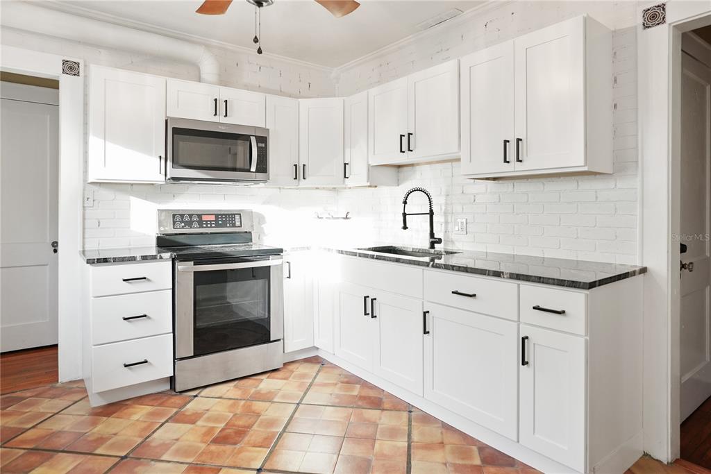 1013 MAGNOLIA DRIVE, CLEARWATER, FL — photo 4 of 30