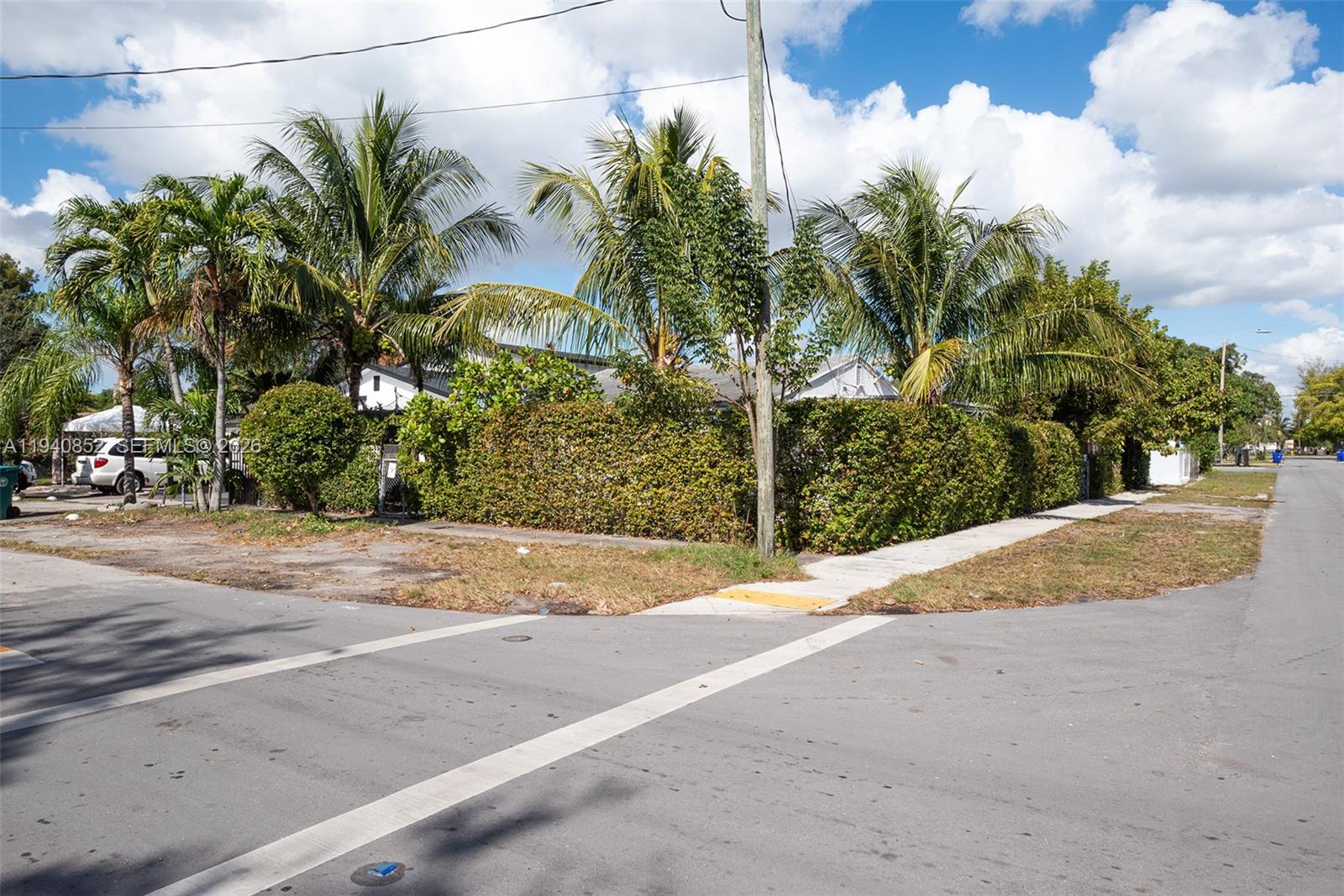1401 NW 44th St, Miami FL 33142