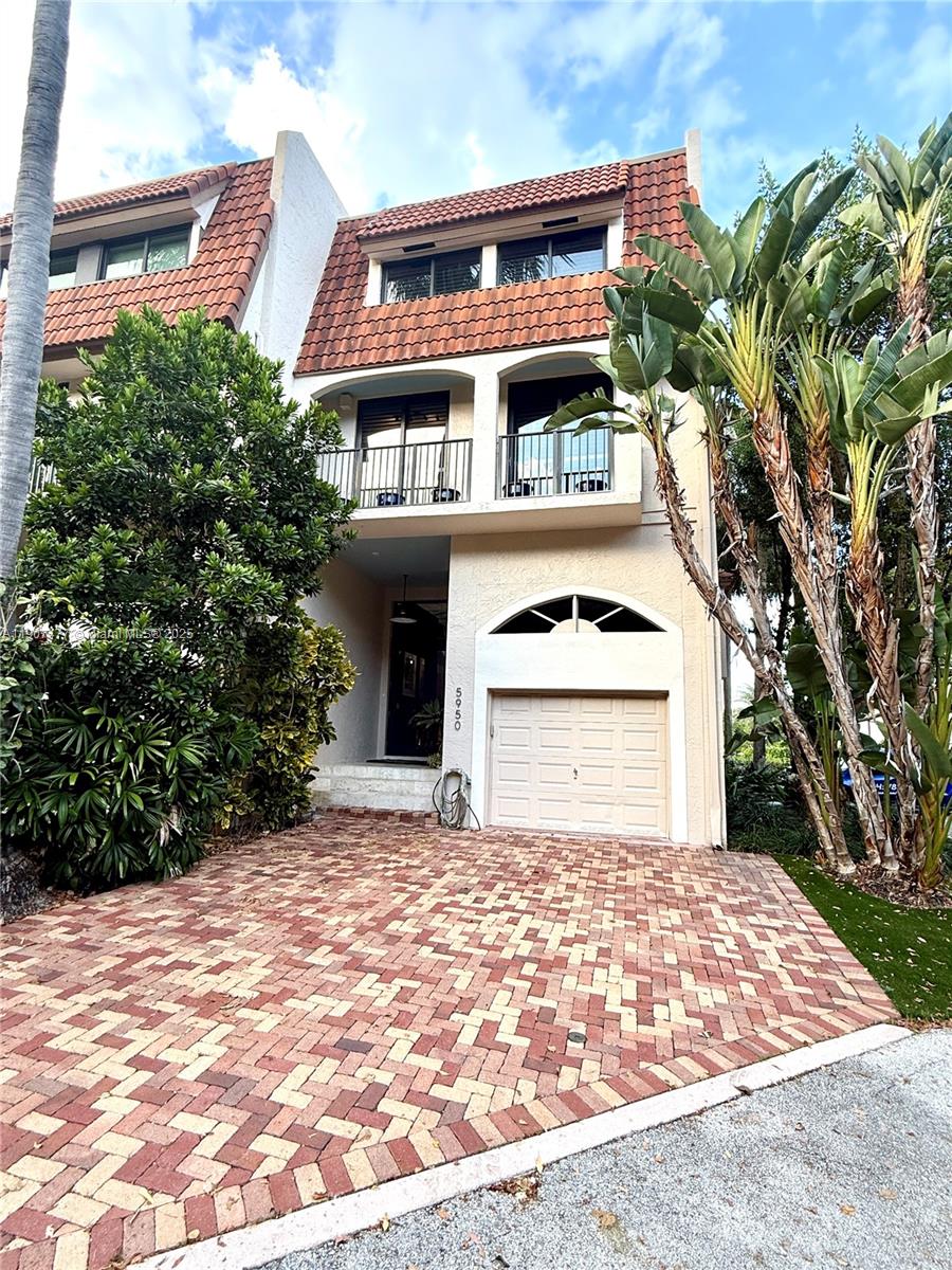 5950 Paradise Point Dr, Palmetto Bay FL 33157